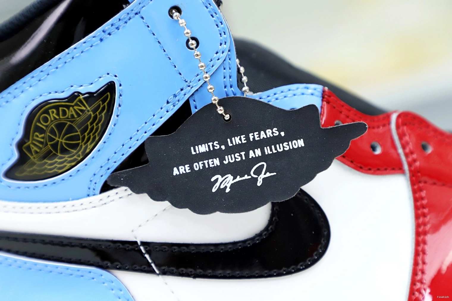 AIR 'FEARLESS' HIGH 1 OG RETRO JORDAN 0820